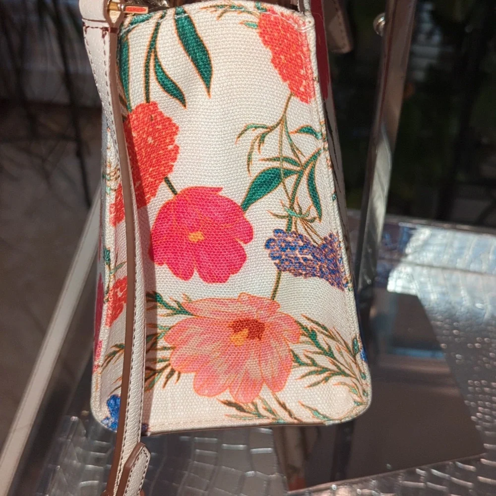 Kate Spade Floral Purse with a removable crossbody strap - Picture 5 of 13